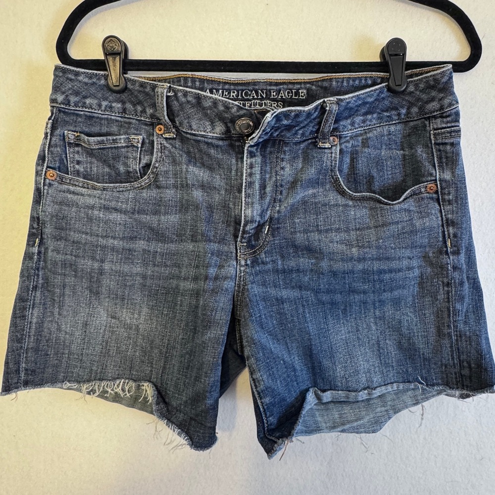 American Eagle Outfitters Women's Denim Shorts Size 14 Distressed Frayed Hem AE